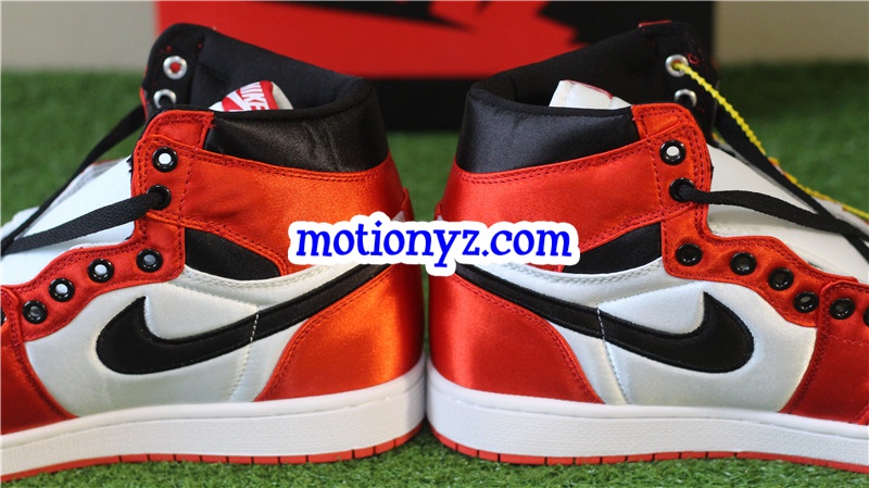 Air Jordan 1 Retro High OG Black Toe Satin